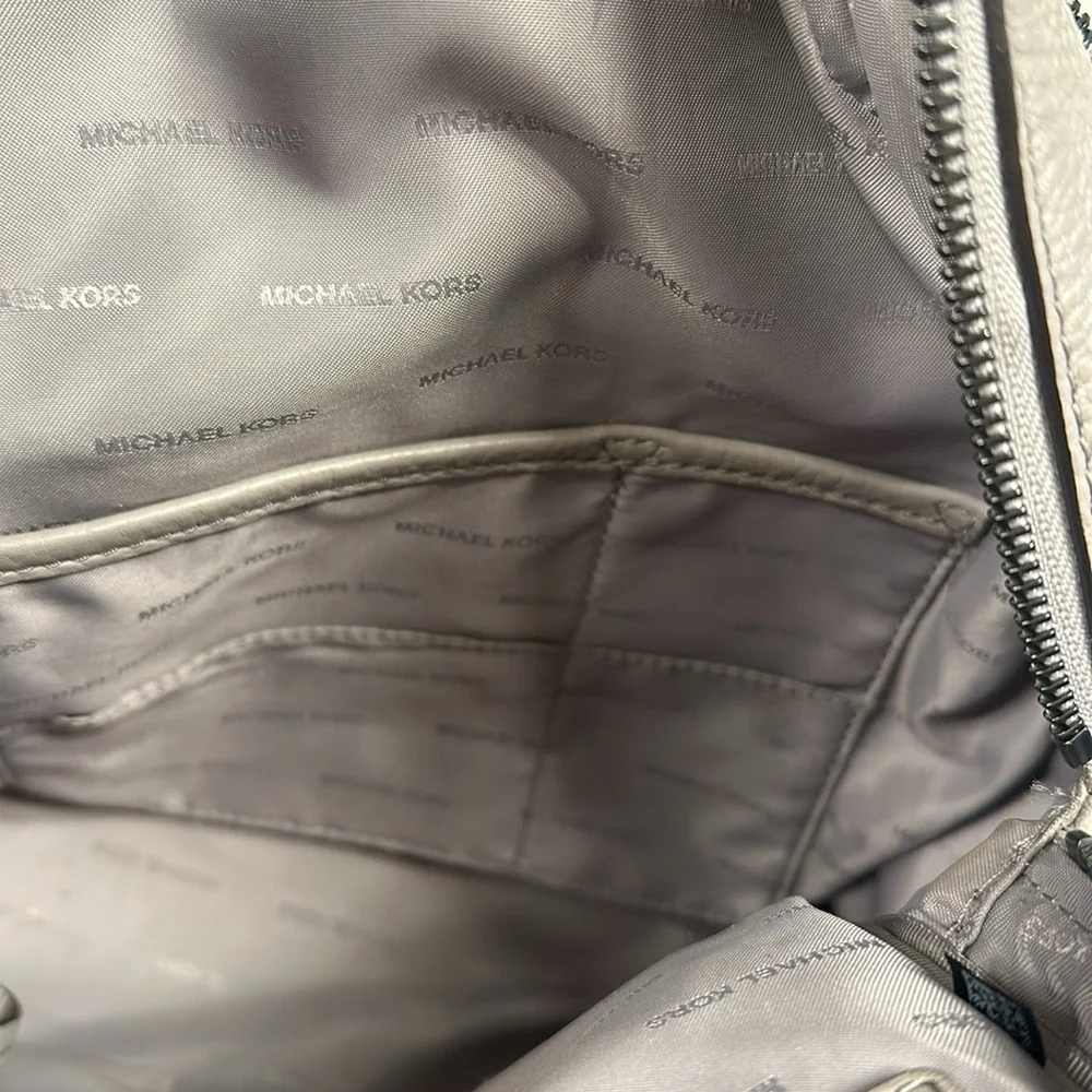 Michael Kors Rhea, elephant gray backpack bag with gunmetal zippers - Picture 6 of 14